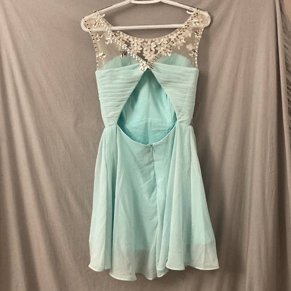 Fun dress! - Picture 3 of 6